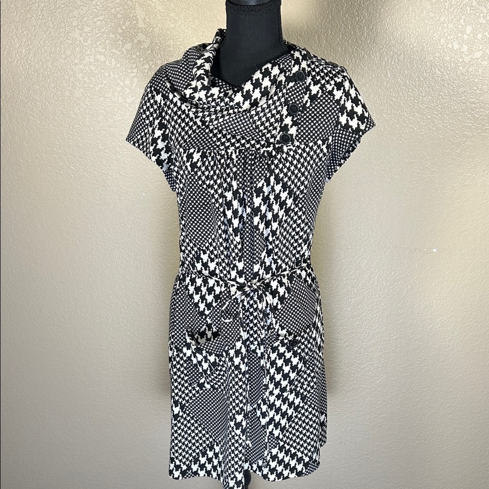 Speechless Black & Cream Patterned Tie-Front Dress | Size L | Pockets
